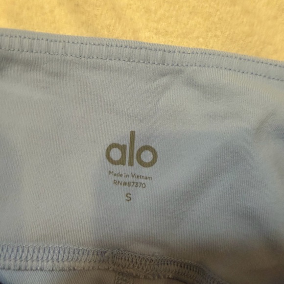 ALO Yoga Sky Blue Activewear - Picture 3 of 4